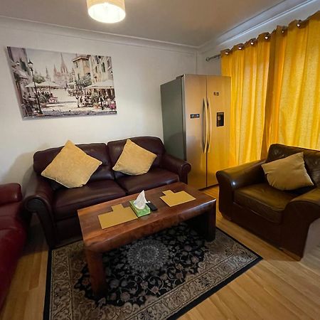 Holiday Home Cardiff City Sleeps 7 ภายนอก รูปภาพ
