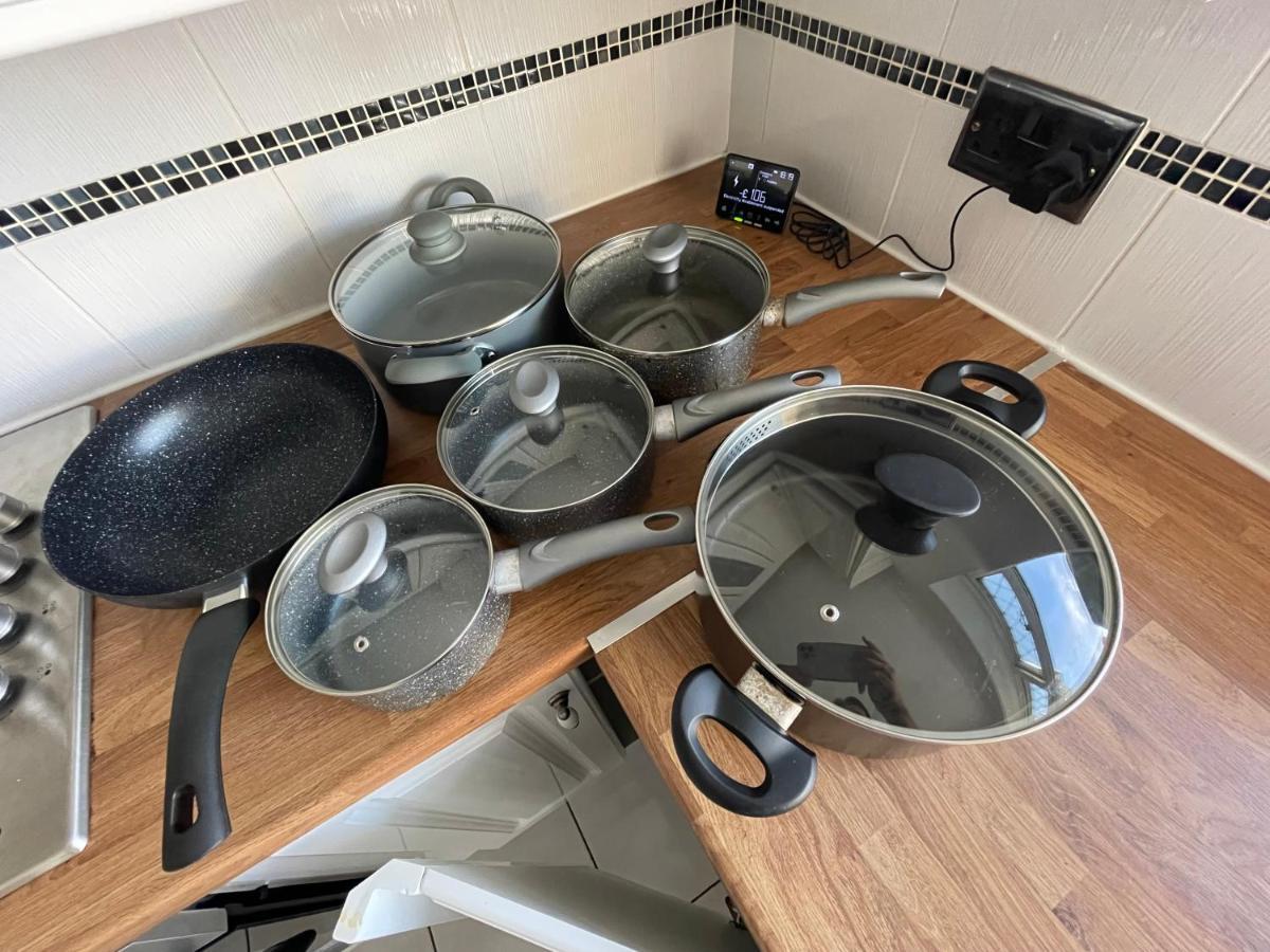 Holiday Home Cardiff City Sleeps 7 ภายนอก รูปภาพ