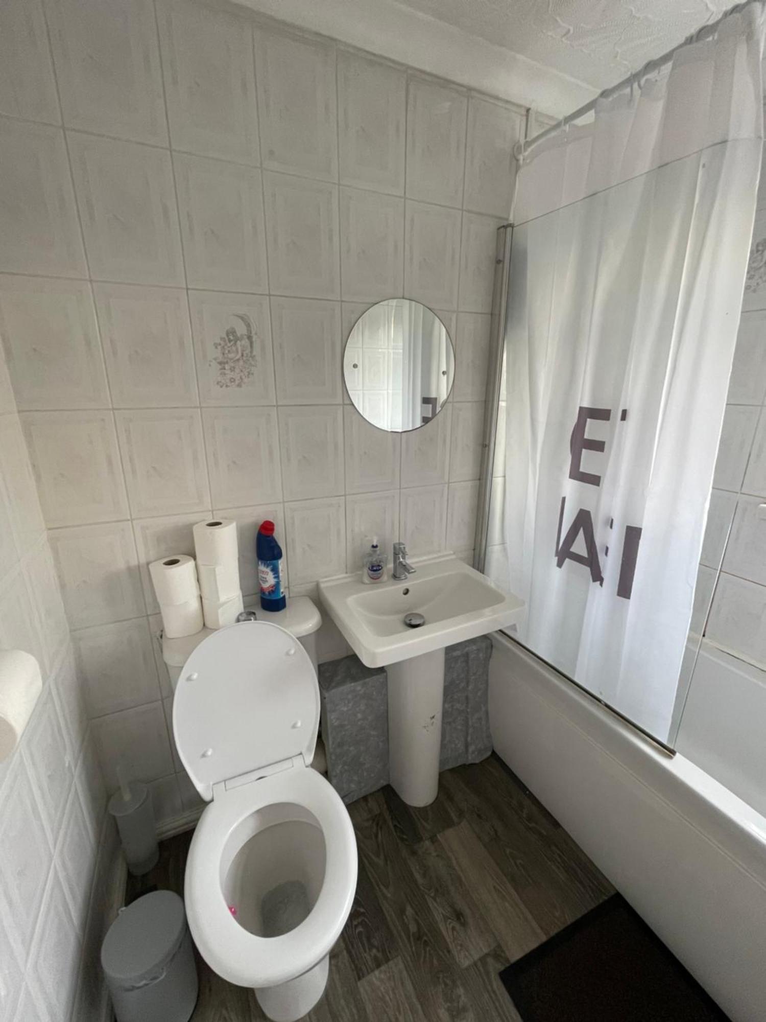 Holiday Home Cardiff City Sleeps 7 ภายนอก รูปภาพ