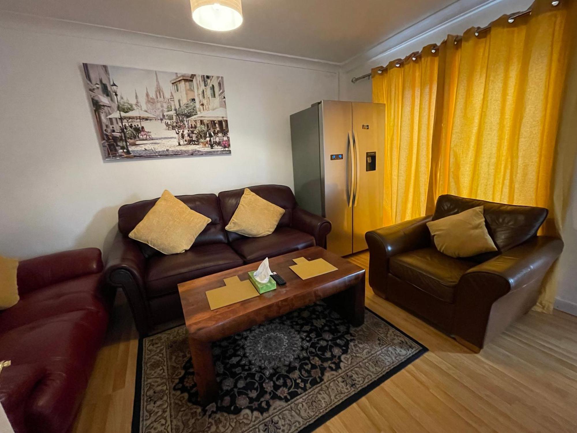 Holiday Home Cardiff City Sleeps 7 ภายนอก รูปภาพ